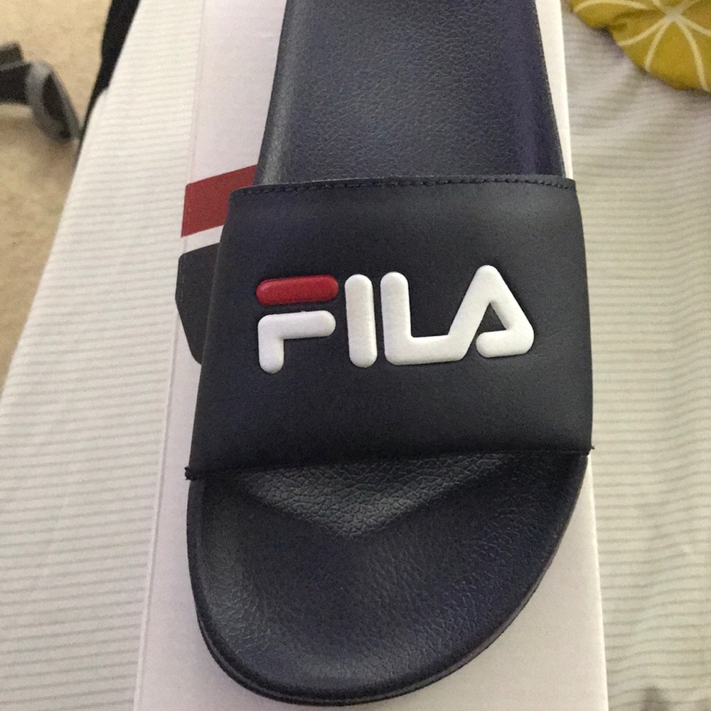 Fila slides
